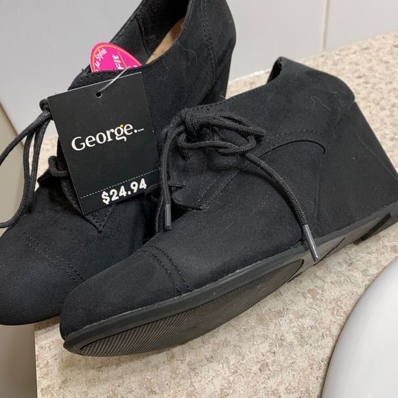 New Suede Heeled Shoes - Picture 2 of 2